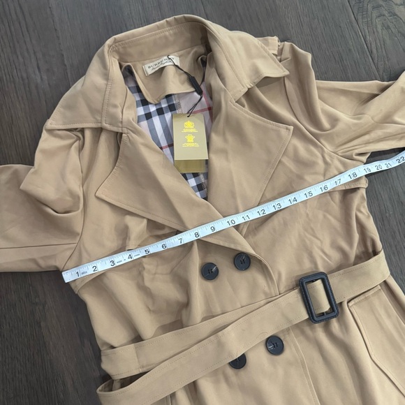 Burberry Classic Tan Trench Coat - Picture 13 of 13